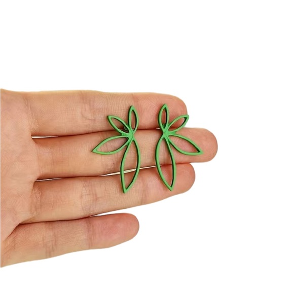 Green Maple Leaf Hollow Stud Earrings - Picture 4 of 6